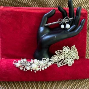 Barrettes !! Pretty silver and pearls. Dress up or down with these.